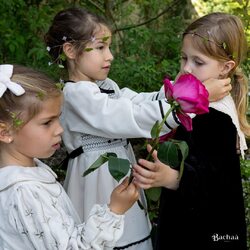 A story is told with flowers🌹

📷The eye of our photographer @manuelafranjouphoto who surprises our little models in the middle of preparing a photo session.

Une histoire se raconte avec des fleurs🌹 

📷L’œil de notre photographe @manuelafranjouphoto qui surprend nos petits mannequins en pleine préparation d’une session de photos.

#flowers #loveisall #kidfashion #bachaa