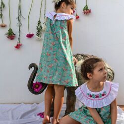 Poetic fashion 🌸

In picture our PORTO CABELLO dress in 100% organic cotton. The print and embroidery are handmade. 

☀️SUMMER OUTLET | up to 50% off☀️
Extra 10% from 2 items. Code EXTRA 10.

Pic by @manuelafranjouphoto 

#makefashionapoetry #kidfashion #bachaa #paris