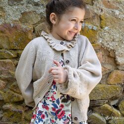 Our sublime hand-knitted cardigans in baby alpaca and cotton will warm up your winter.

Nos sublimes cardigans tricotés main en Baby alpaga et coton vont réchauffer votre hiver.

Pic by @manuelafranjouphoto 

#cardigan #handmade #handknitted #wintercollection #bachaa